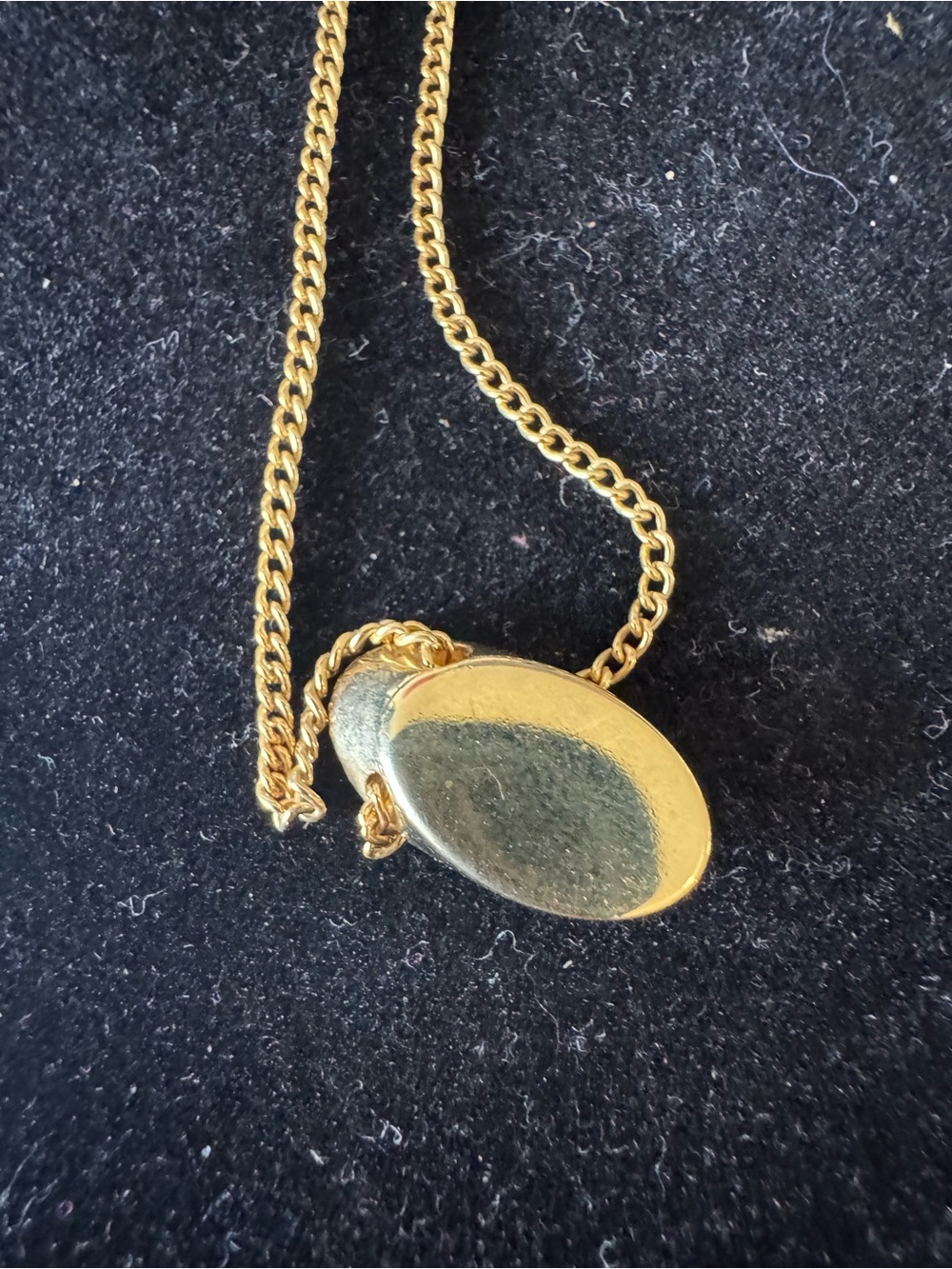 Gold Oval Engraved Initial Pendant Necklace - G - Picture 4 of 4